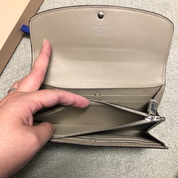 👜Authentic LV Iris Wallet - Picture 3 of 6